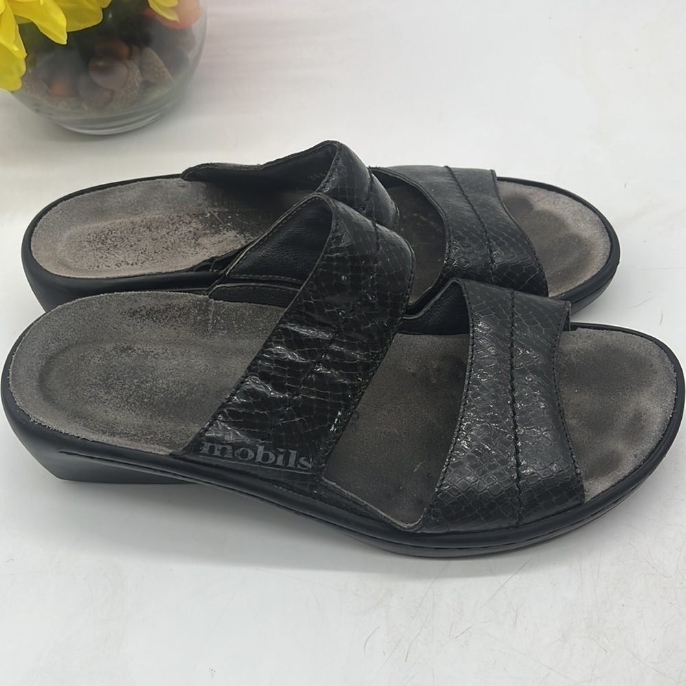 Mobius by Mephisto Black Snakeskin slip on wedge sandal Sz 38. BLW3754